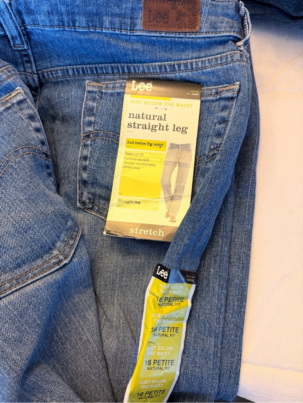 Lee Women’s Natural Straight Leg Jeans – 16 Petite – Blue – NWT